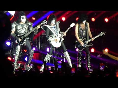 Kiss live @ Schleyerhalle Stuttgart 28.06.2022 Detroit Rock City & Shout it out loud & Deuce & War M